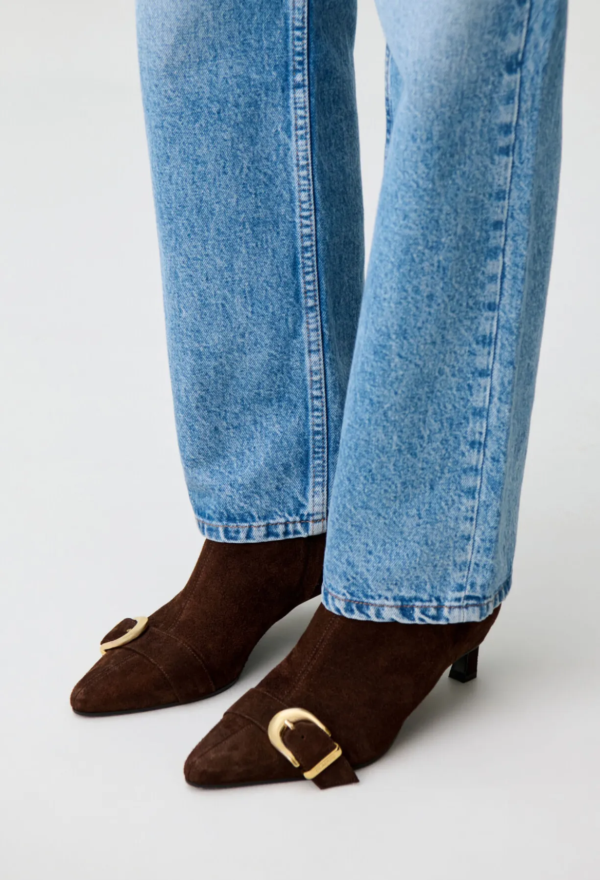 Bottines suède boucle dorée