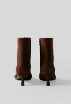 Bottines suède boucle dorée