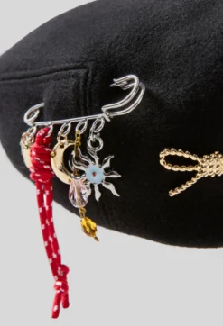Béret lainage broche métallique