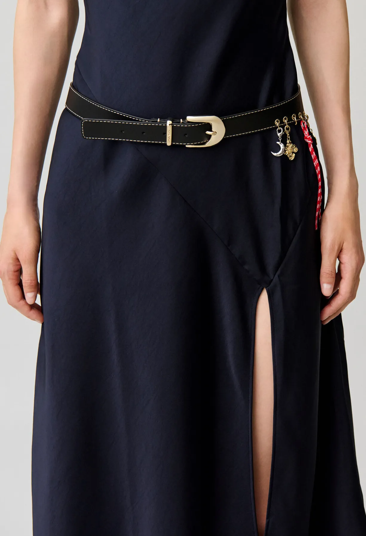 Ceinture cuir œillets charms