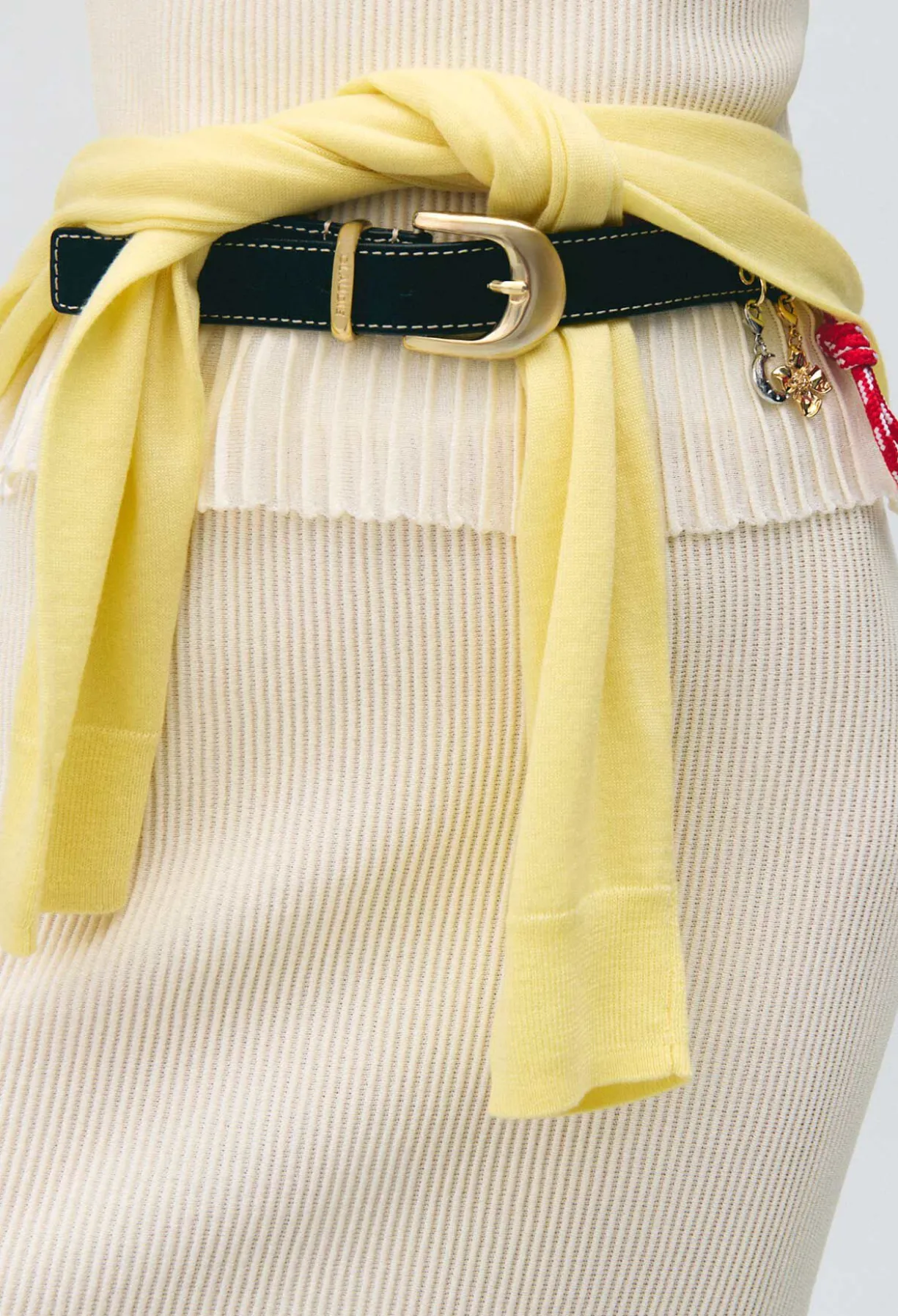 Ceinture cuir œillets charms