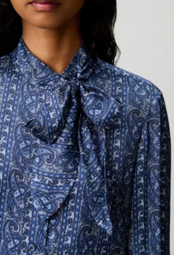 Chemise imprimée lavallière