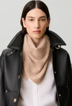 Foulard triangle maille poilue