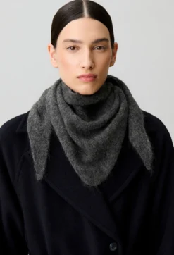 Foulard triangle maille poilue