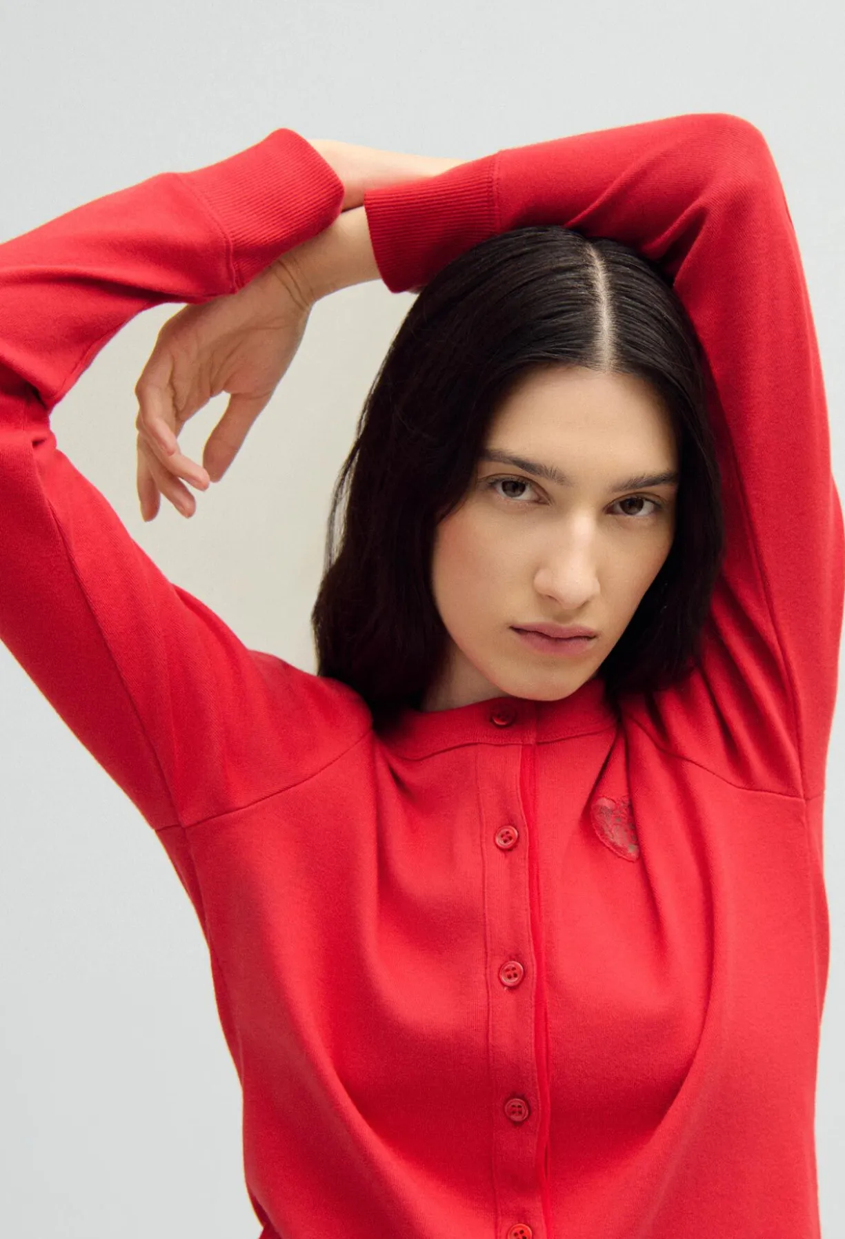 Gilet rouge en coton à cœur dentelle