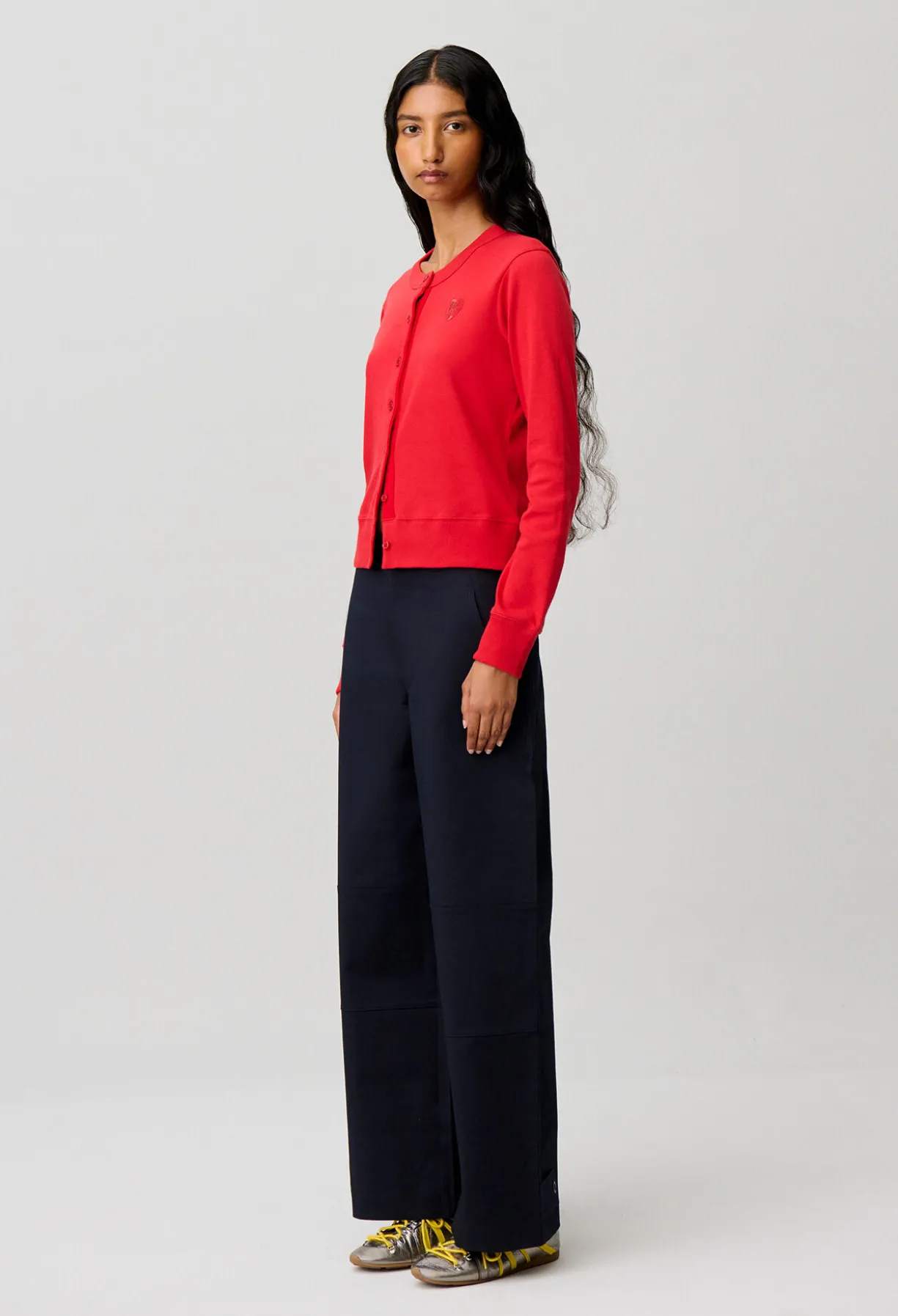 Gilet rouge en coton à cœur dentelle