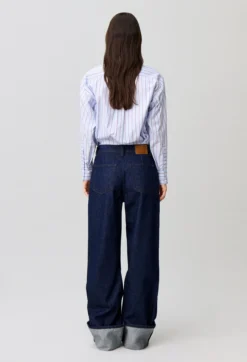 Jean jambes larges denim revers brodé