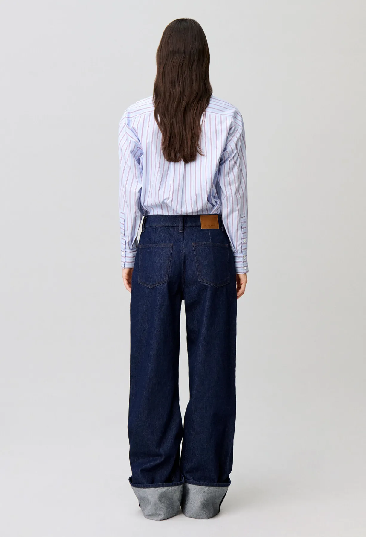 Jean jambes larges denim revers brodé