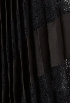 Jupe satin dentelle plissée