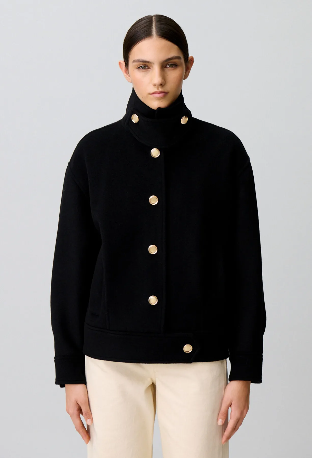 Manteau court noir col montant