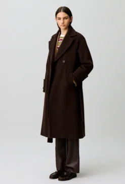 Manteau long ceinturé