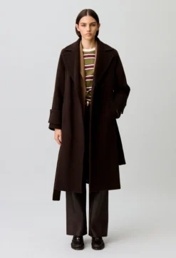 Manteau long ceinturé