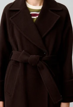 Manteau long ceinturé