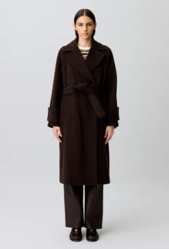 Manteau long ceinturé