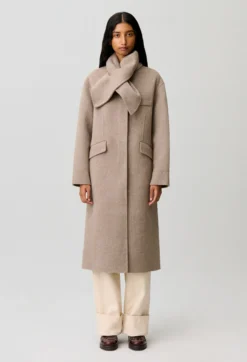 Manteau long laine col foulard