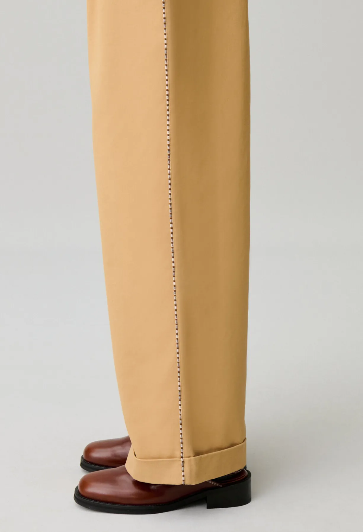 Pantalon droit à plis