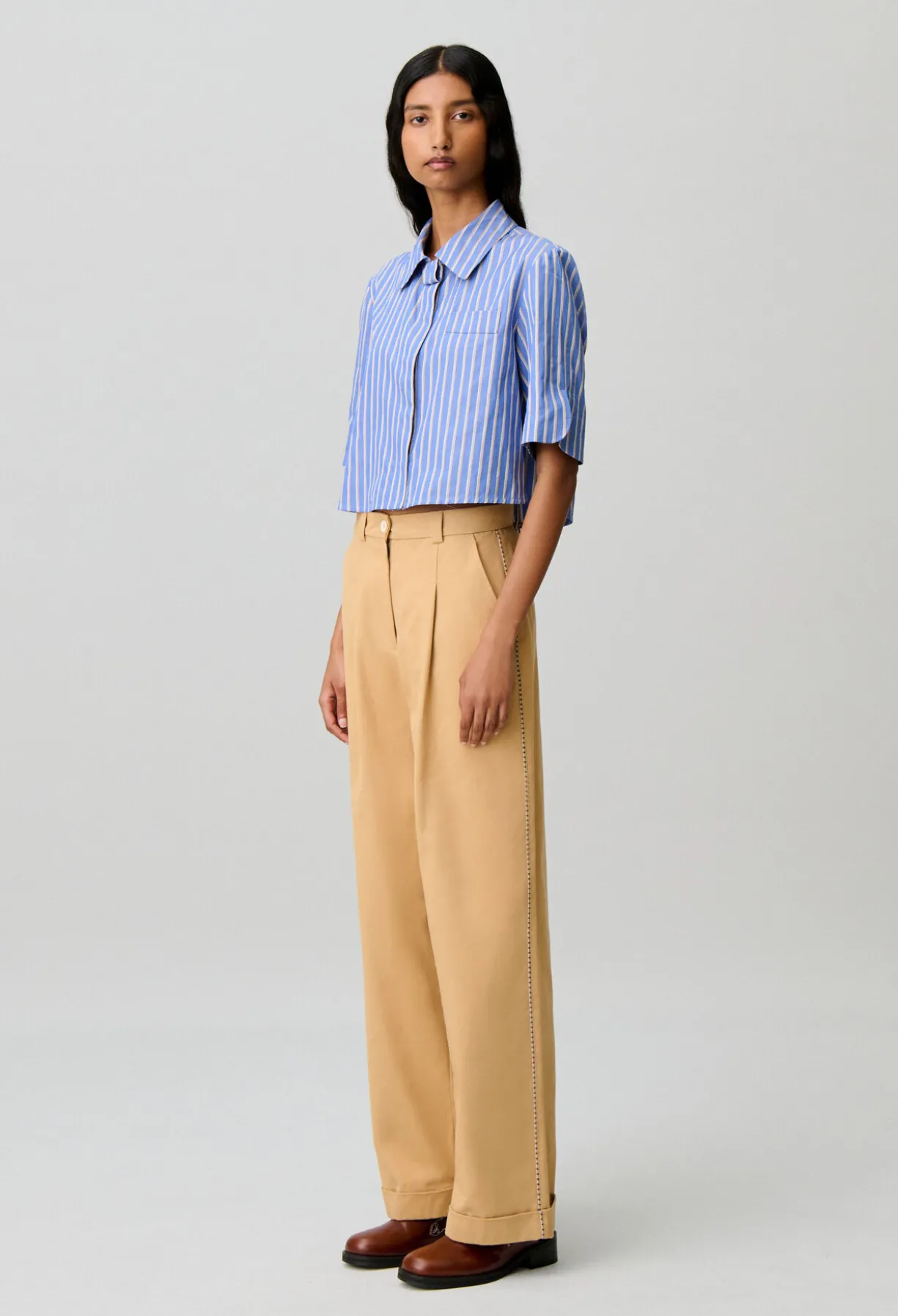Pantalon droit à plis