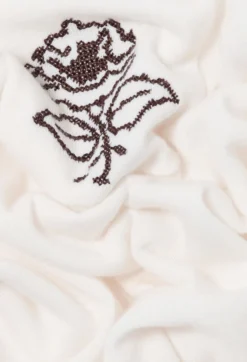 Pull maille fleur brodée