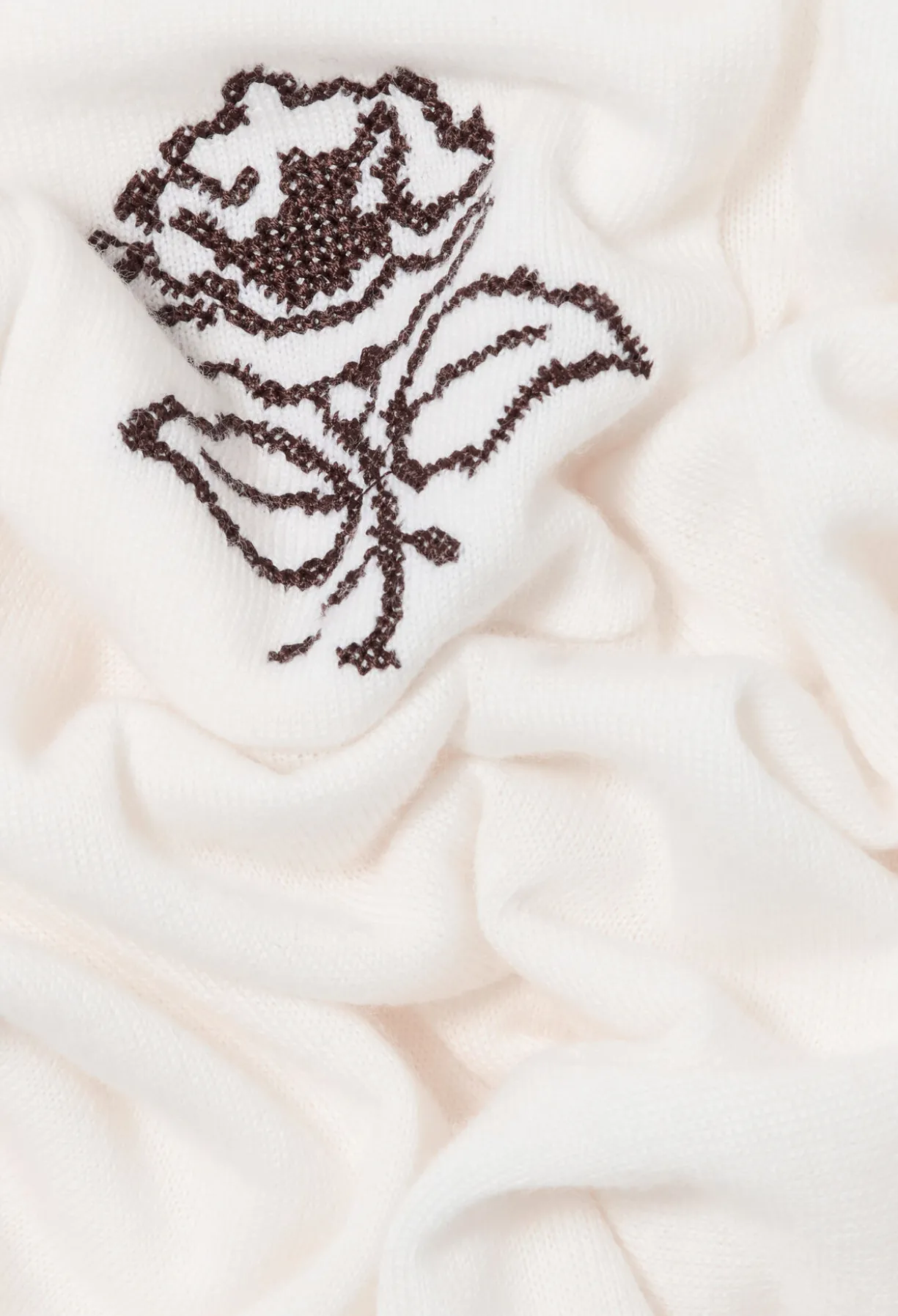 Pull maille fleur brodée