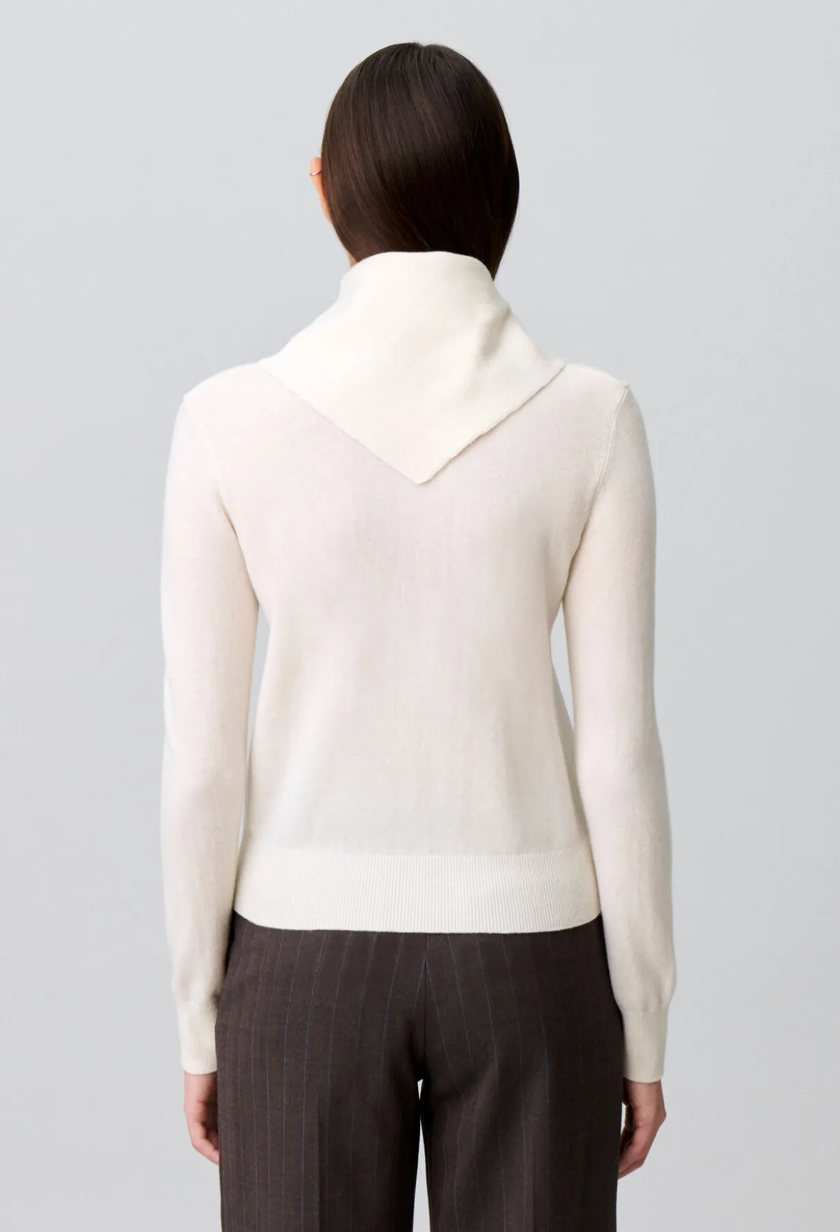 Pull maille foulard amovible