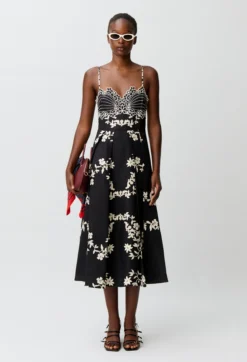 Robe bretelles broderies florales