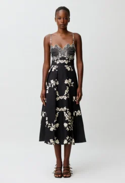 Robe bretelles broderies florales