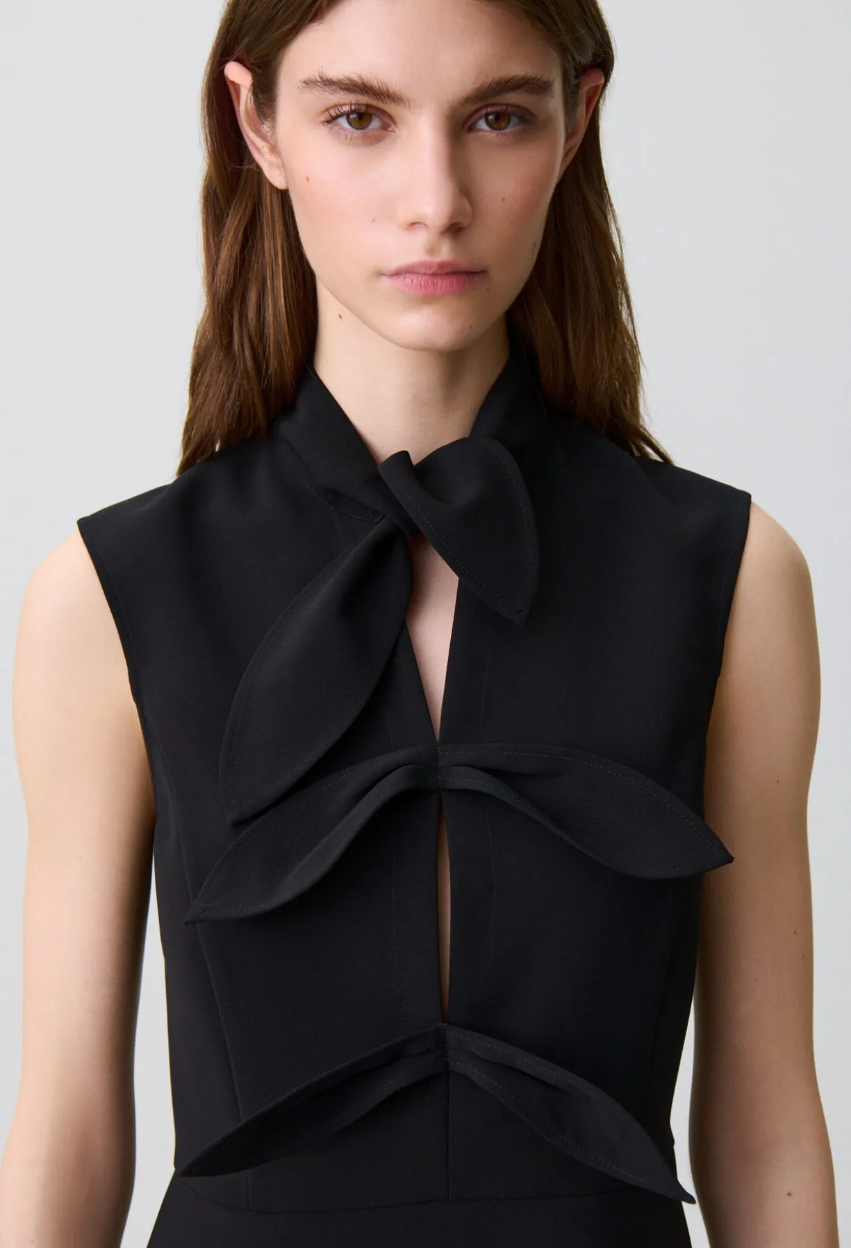Robe courte col à nœud