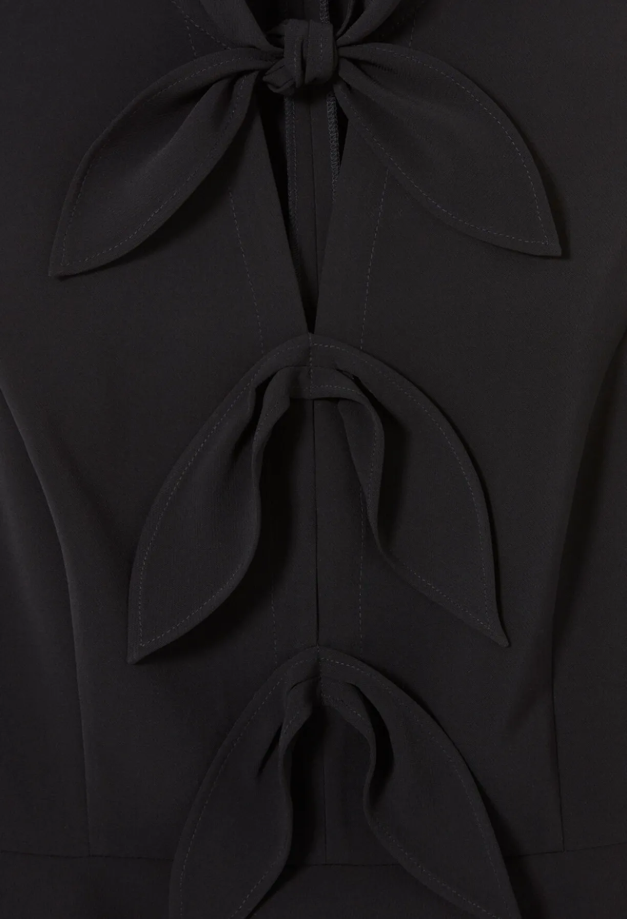 Robe courte col à nœud