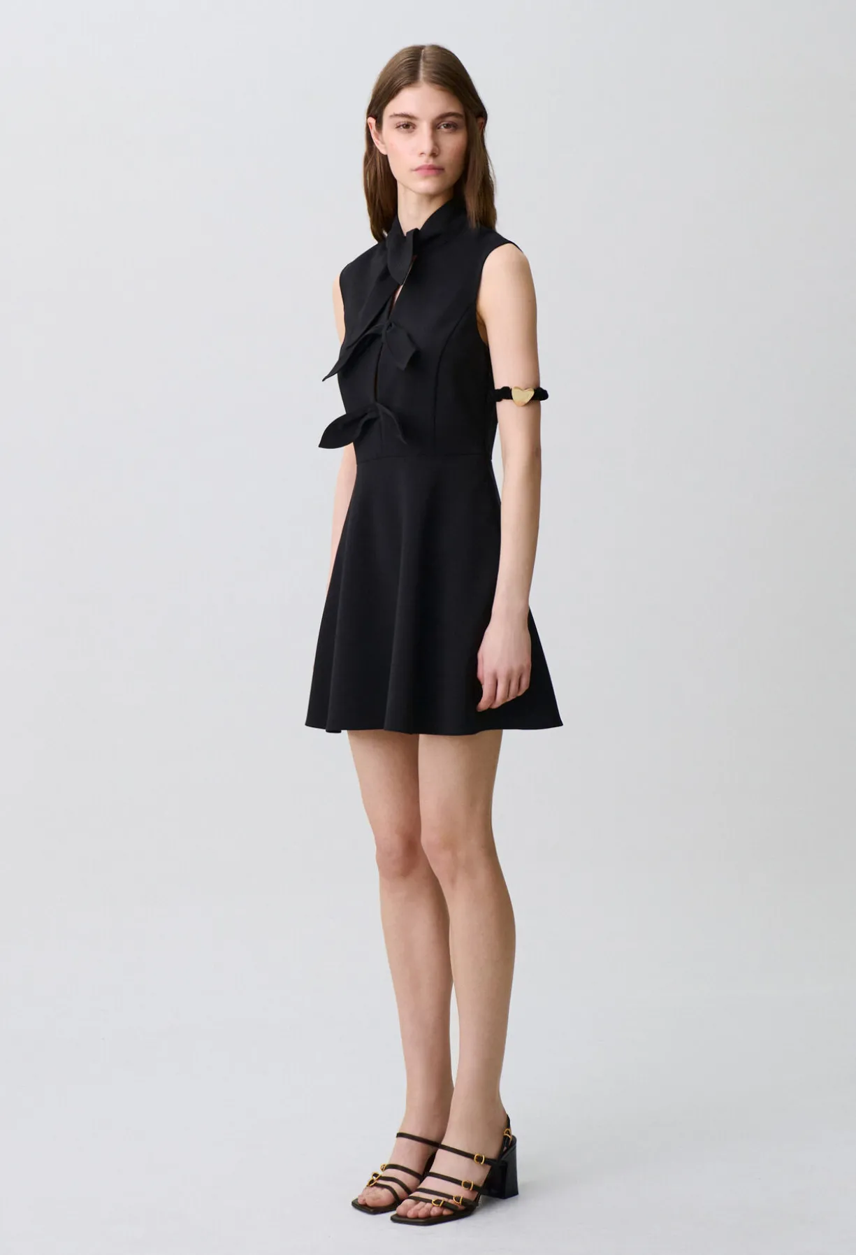 Robe courte col à nœud