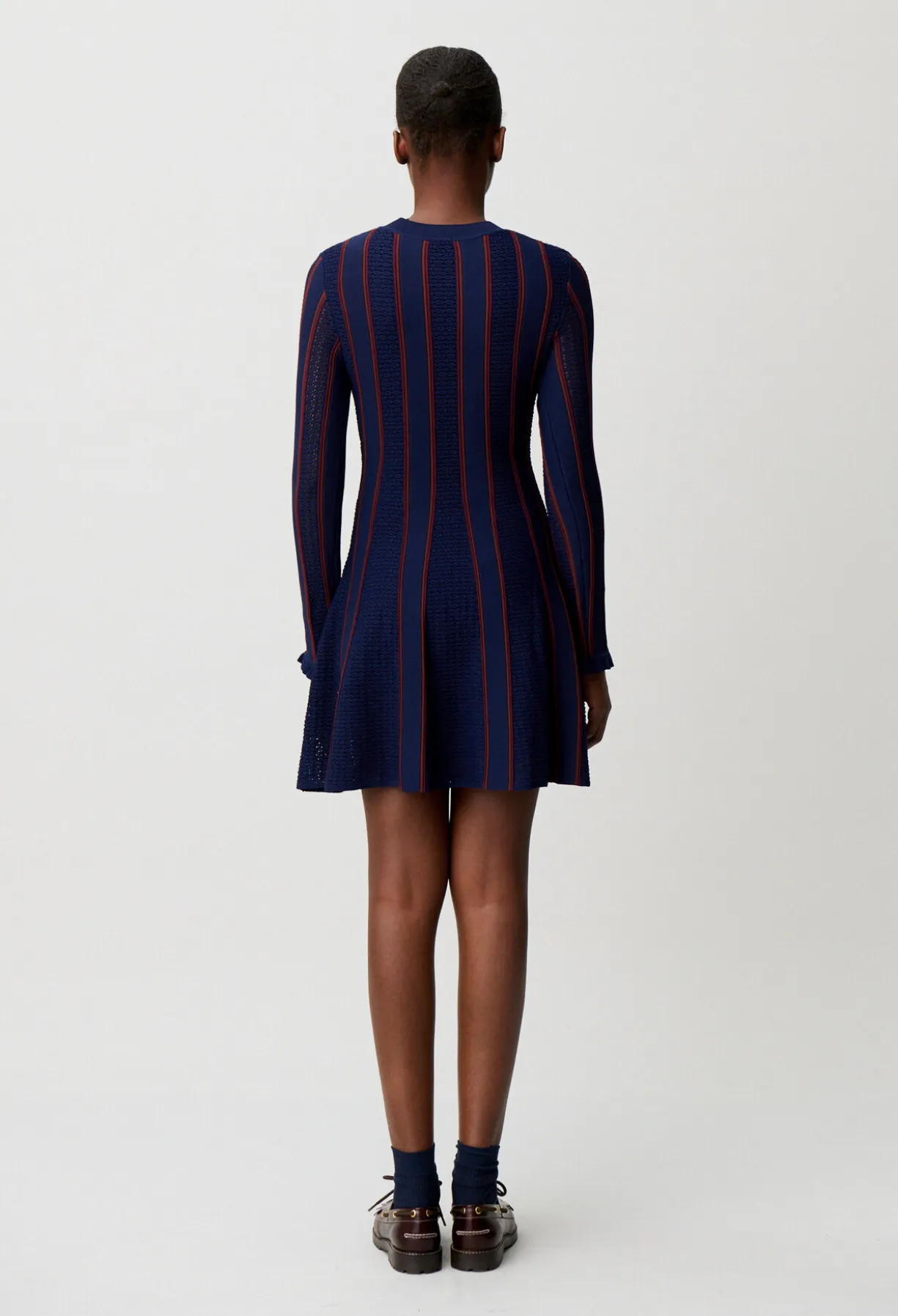 Robe courte maille patineuse