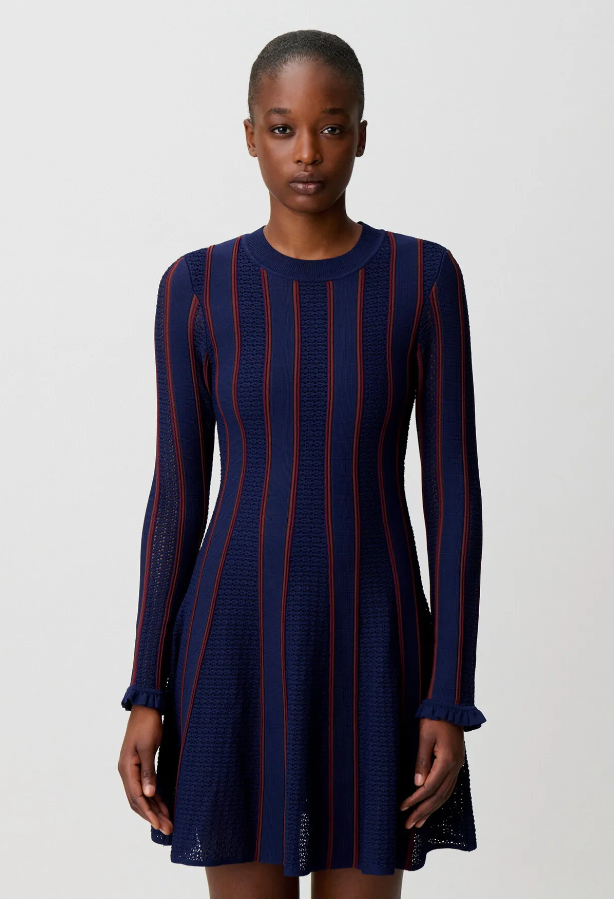 Robe courte maille patineuse