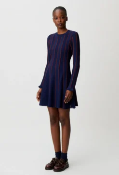 Robe courte maille patineuse