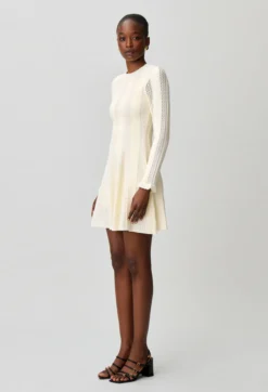 Robe courte maille patineuse