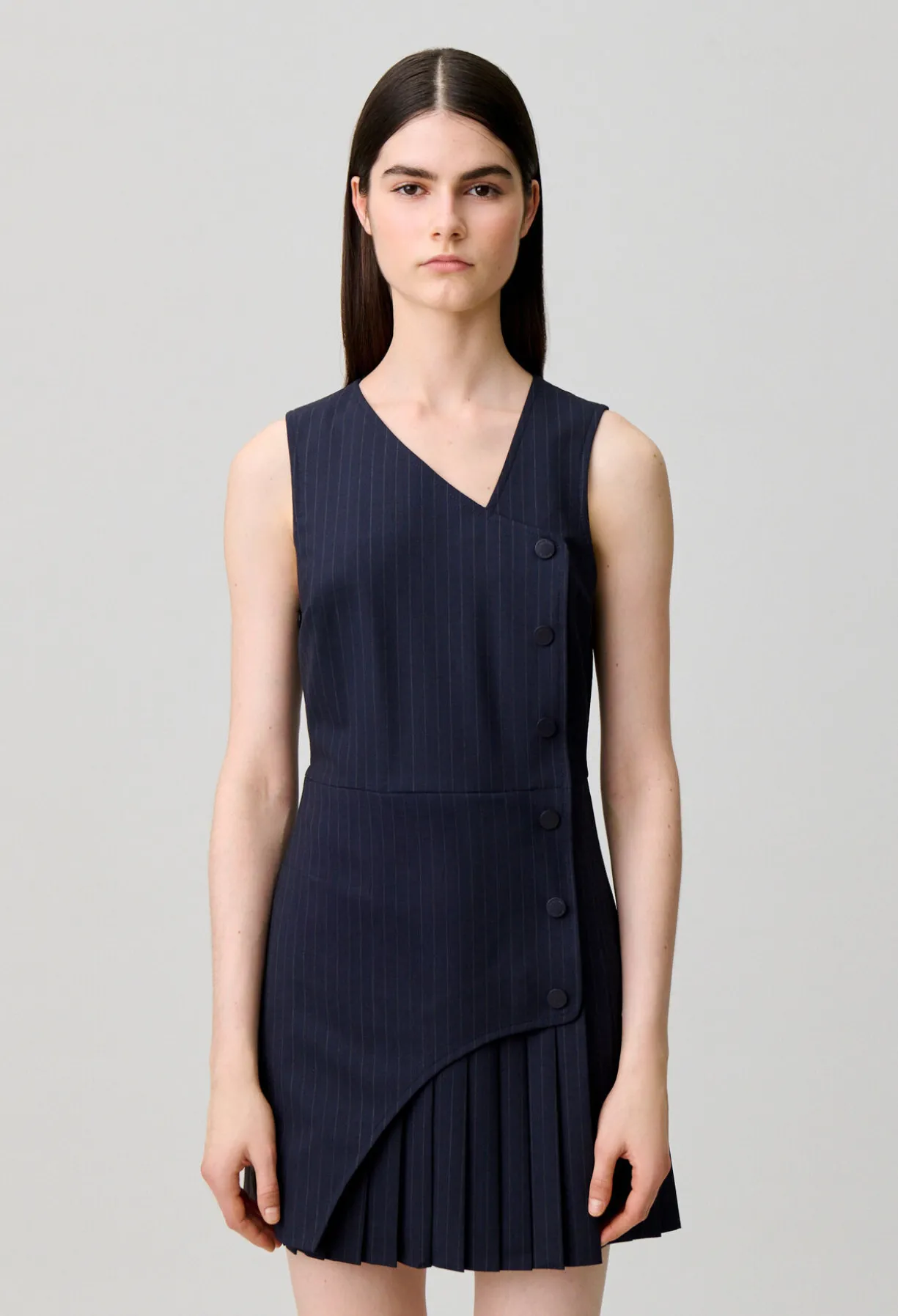 Robe courte sans manches
