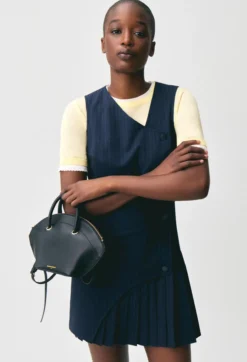 Robe courte sans manches