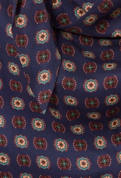 Robe fluide col foulard