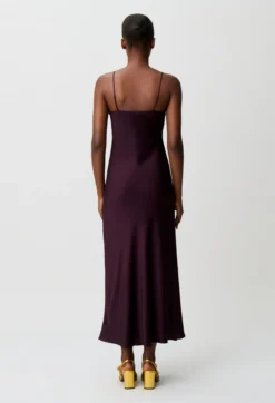 Robe fluide satinée franges