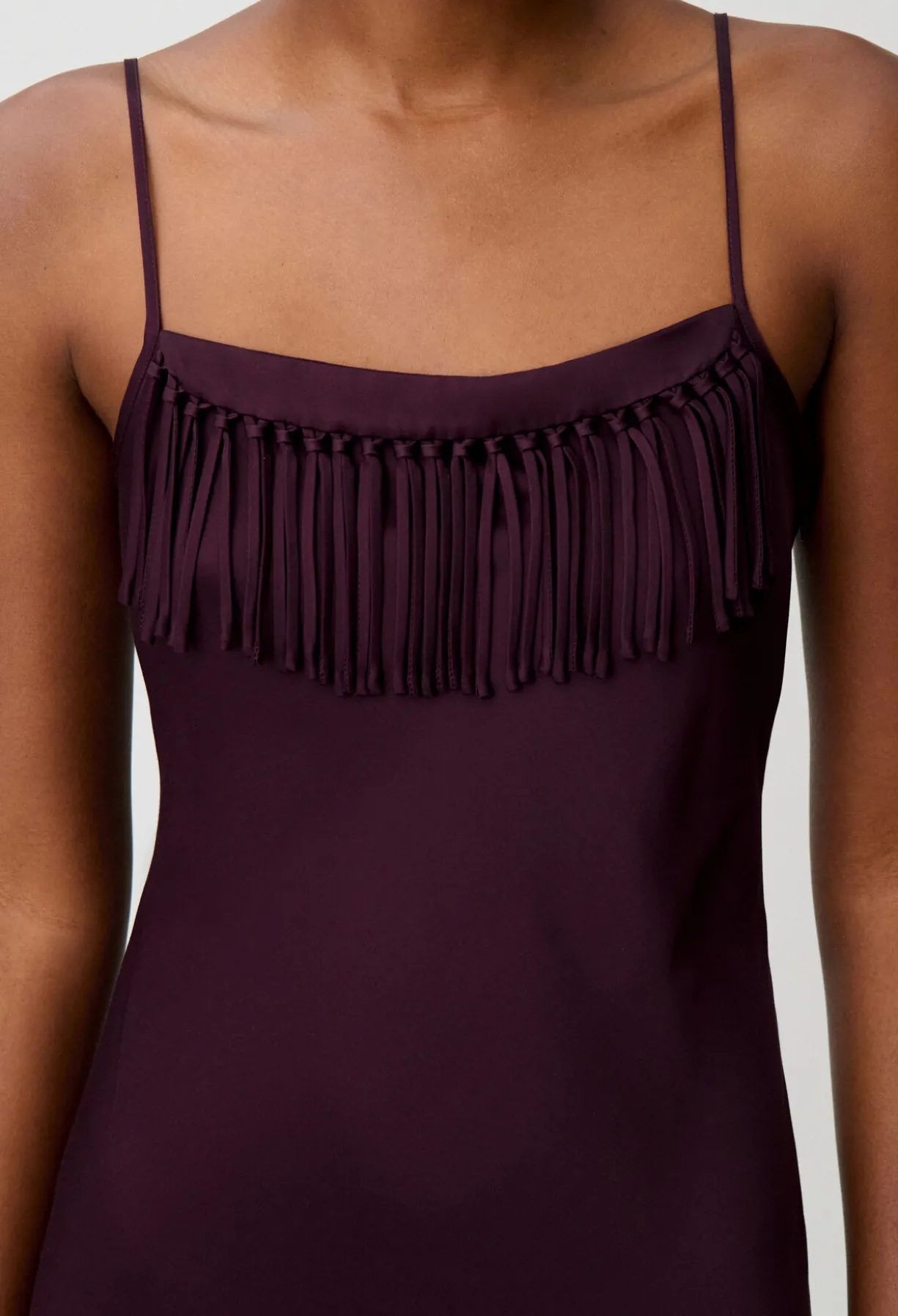 Robe fluide satinée franges