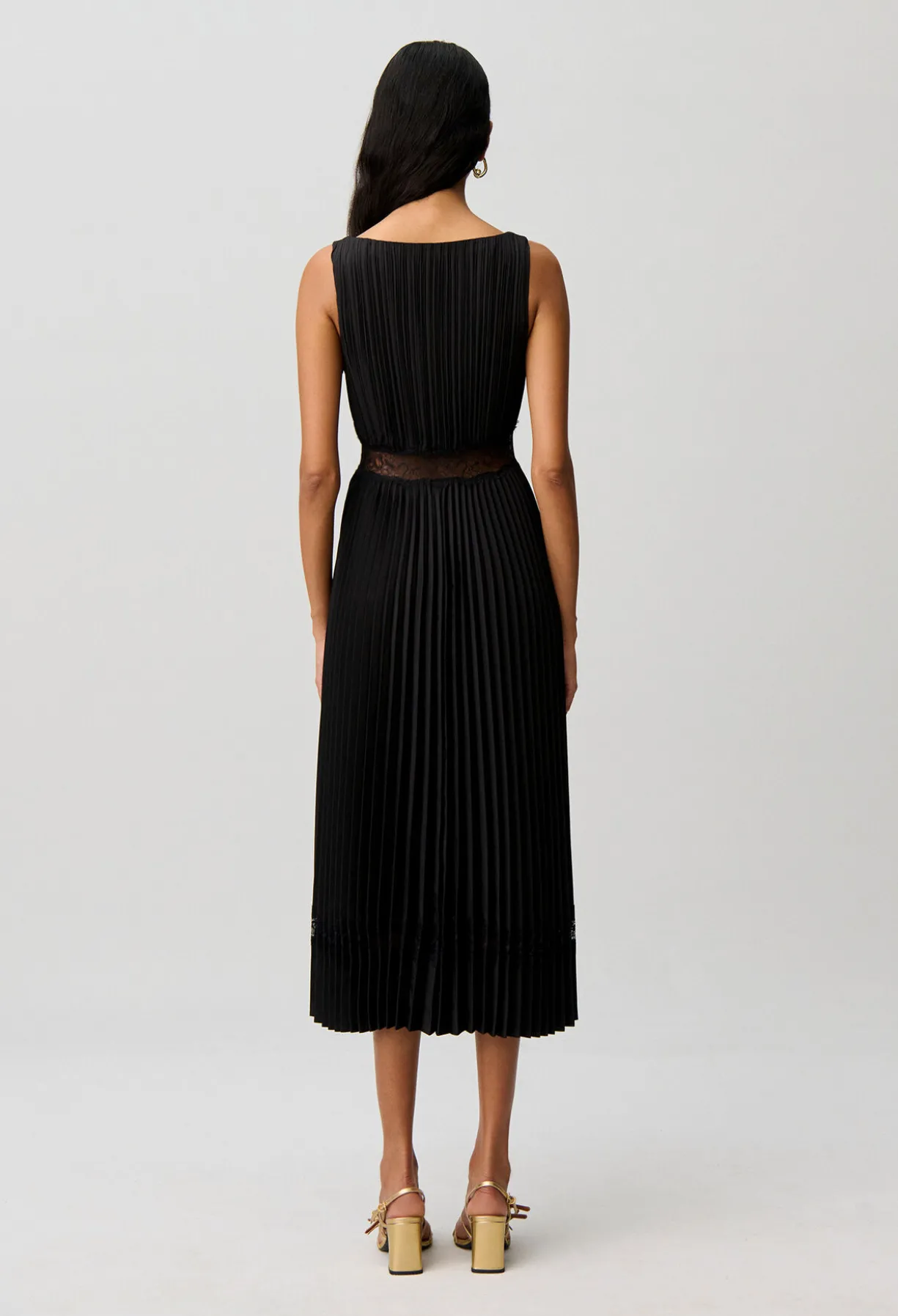 Robe fluide satinée plissée