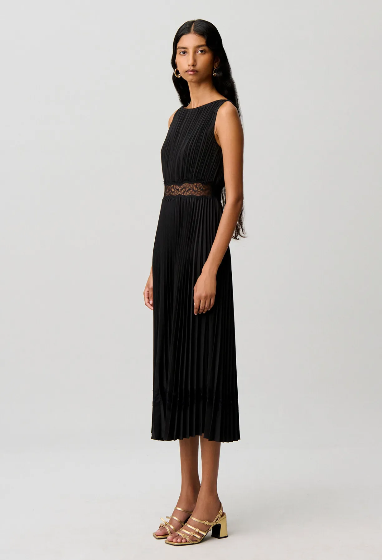 Robe fluide satinée plissée