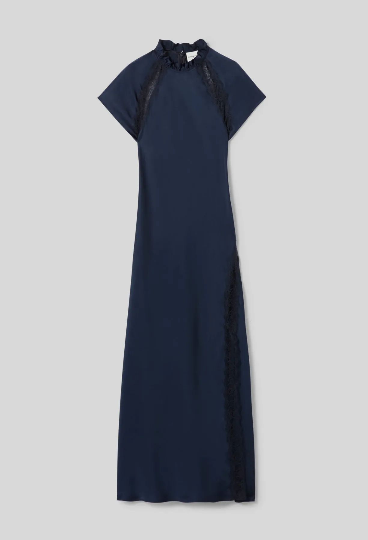 Robe satinée col victorien