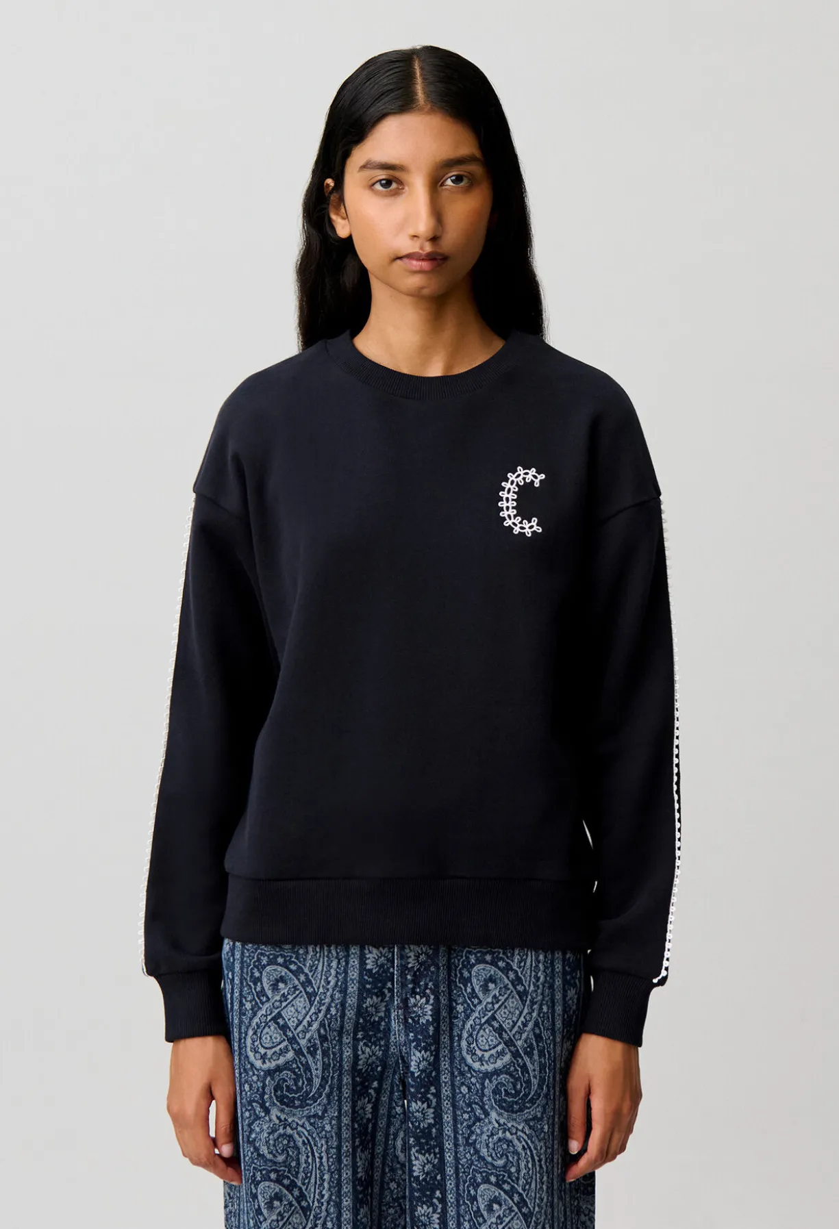 Sweatshirt coton organique broderie C