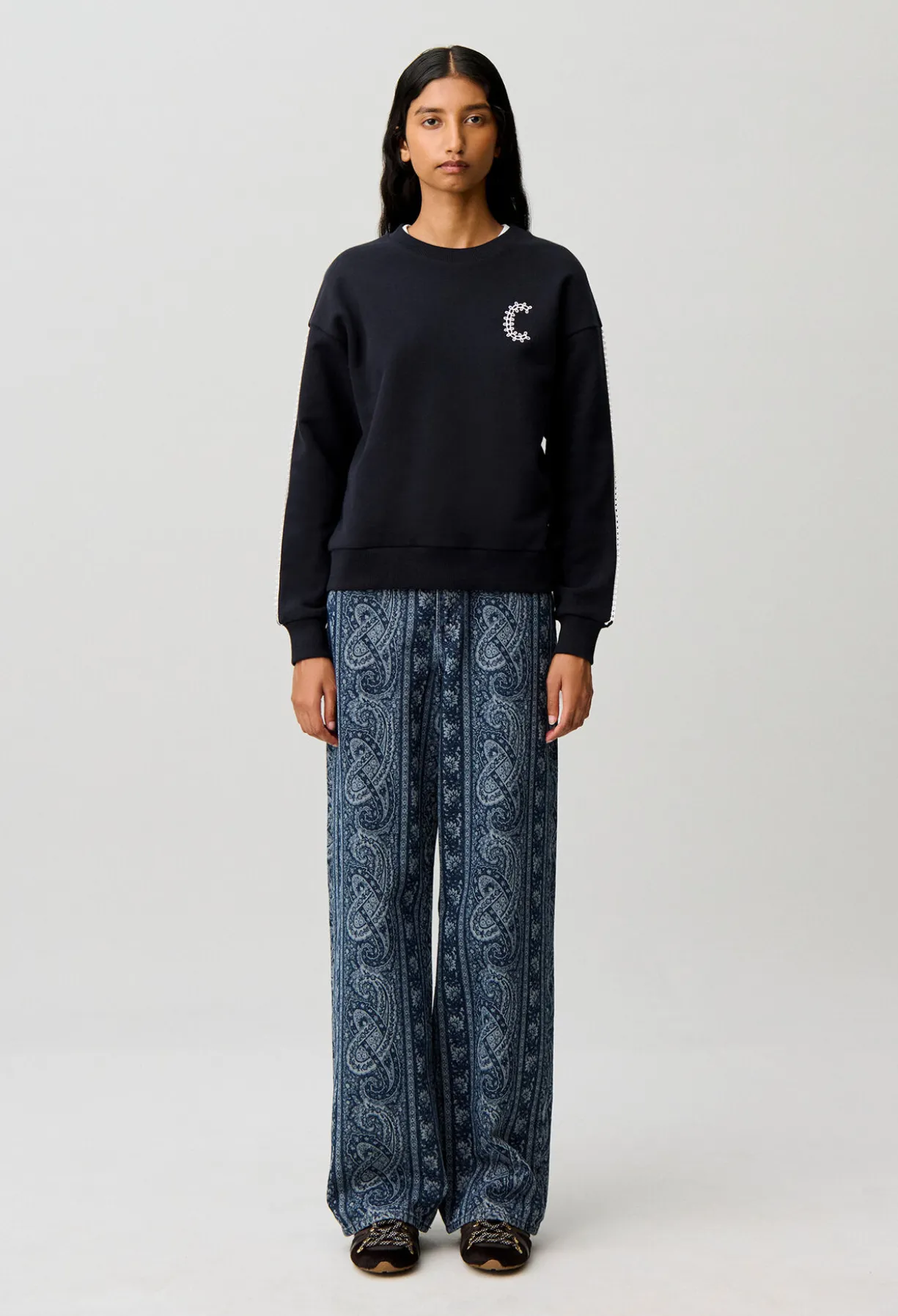 Sweatshirt coton organique broderie C