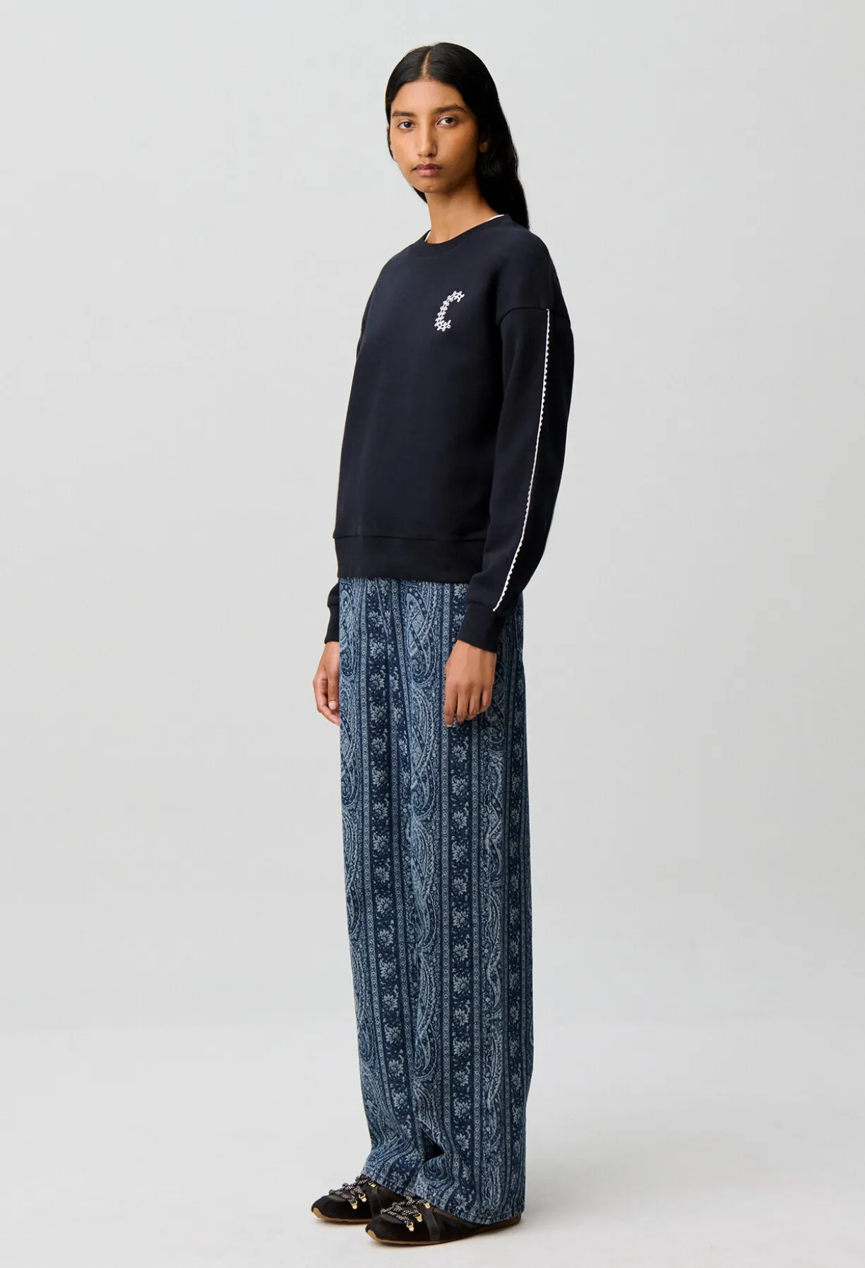 Sweatshirt coton organique broderie C