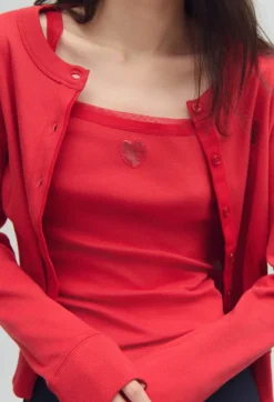 Top rouge en coton à cœur dentelle