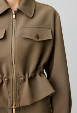Veste à basque fleur dorés