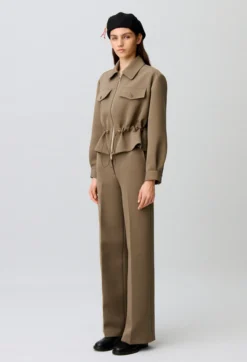 Veste à basque fleur dorés