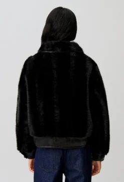 Veste courte fausse fourrure