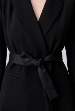 Veste tailleur ceinturée