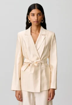 Veste tailleur tissu satiné
